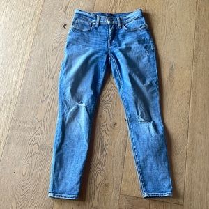 lucky brand size 4 / Ava Mid Rise Skinny / Distressed jean